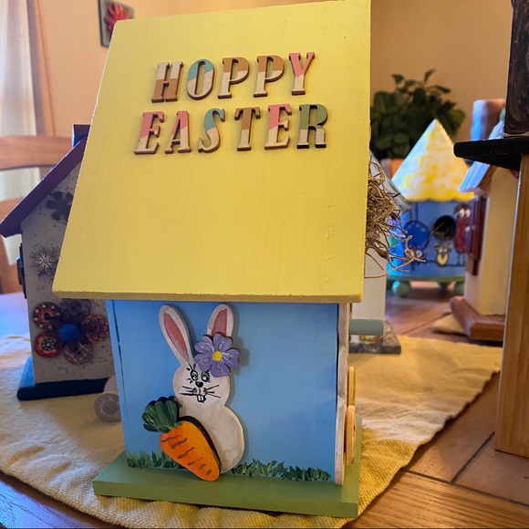 Handcrafted/hand painted Birdhouse “Hoppy Easter”’ - Picture 10 of 11